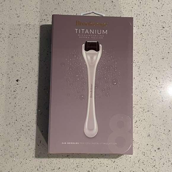 Brookstone Titanium Microneedling Derma Roller - Picture 3 of 3
